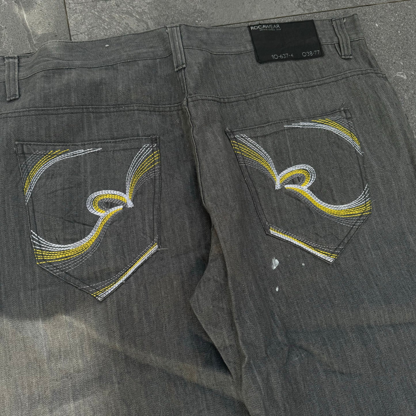 huge rocawears - 44x34”