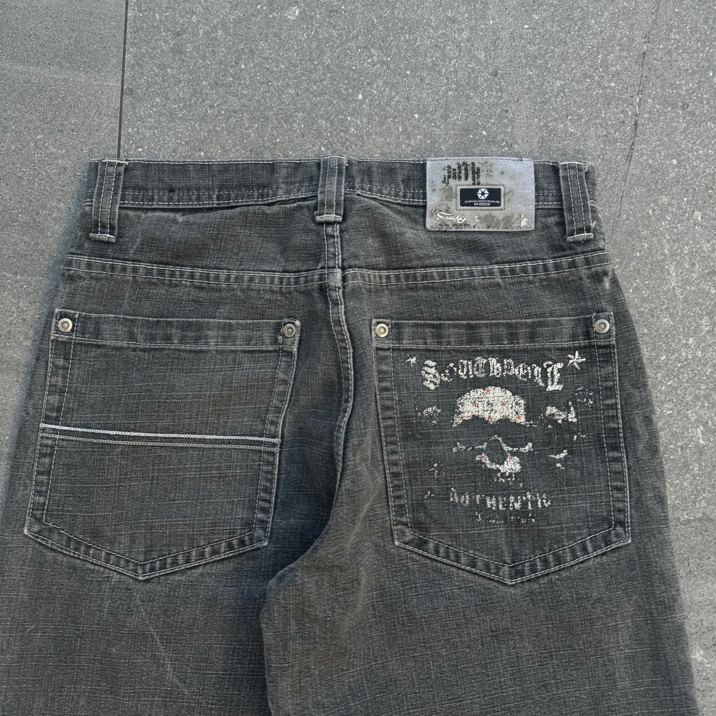 southpole skulls - 29x28”