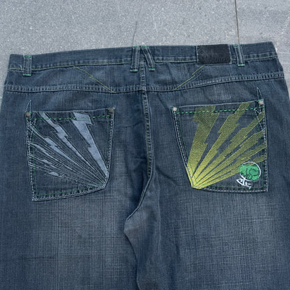 HUGEEEE jinzu jeans - 56x33”