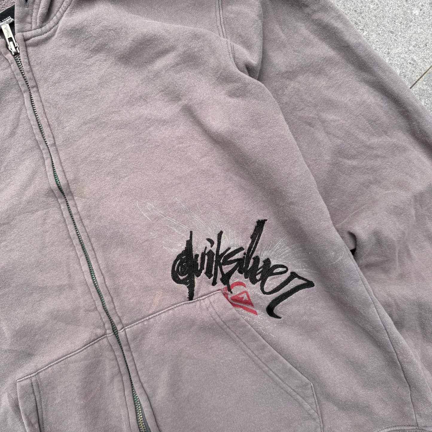 prolly the nicest most tasteful quiksilver hoodie - M