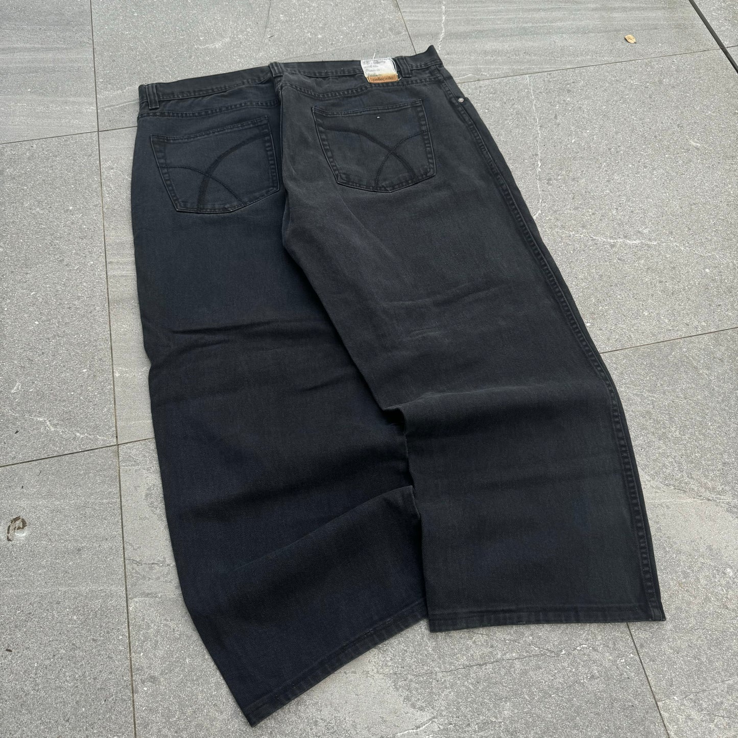 hugeeee pelle pelle - 44x32”