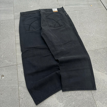 hugeeee pelle pelle - 44x32”