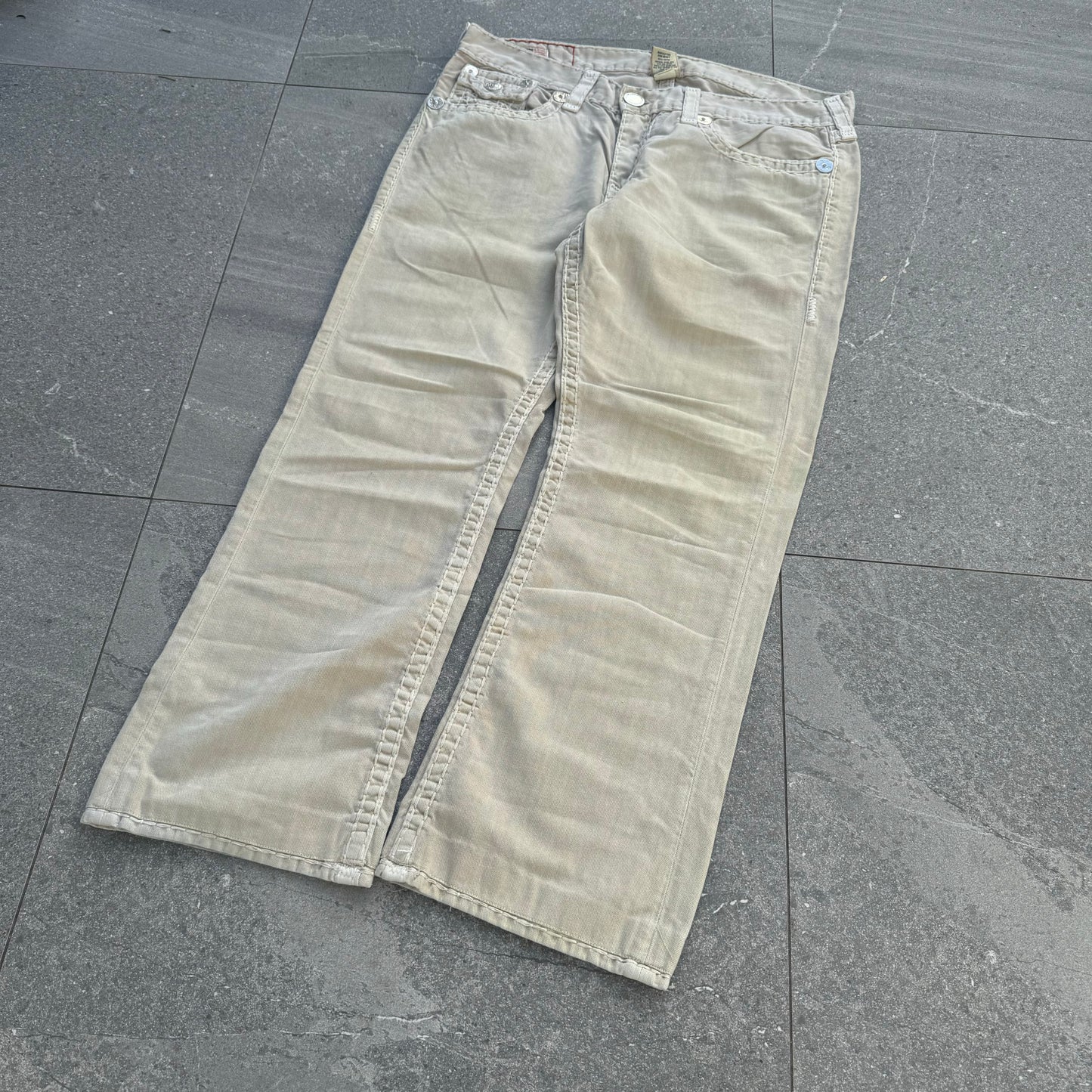 KHAKI TRUEYS OMG - 38x30”