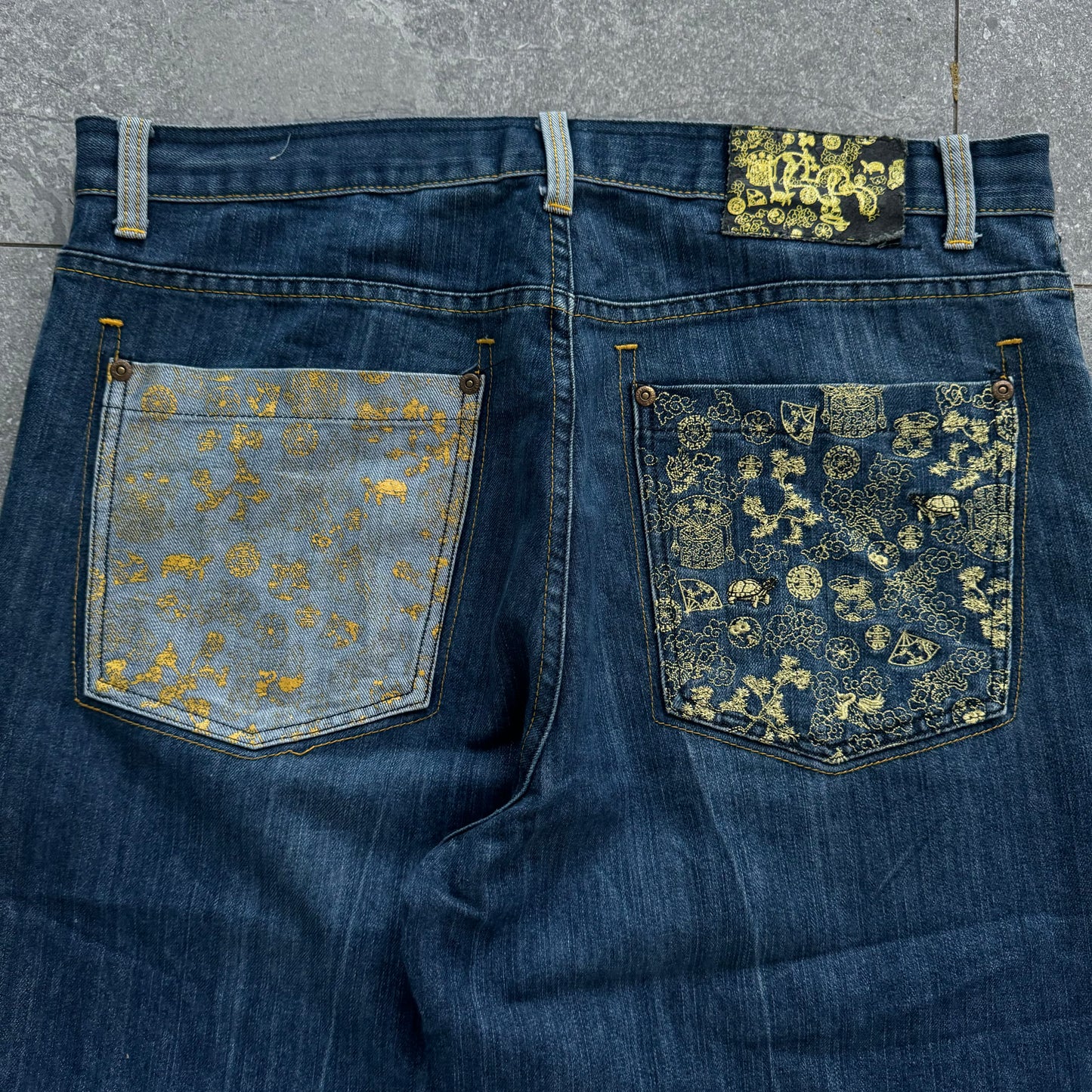royal blue jeans - 40x31”