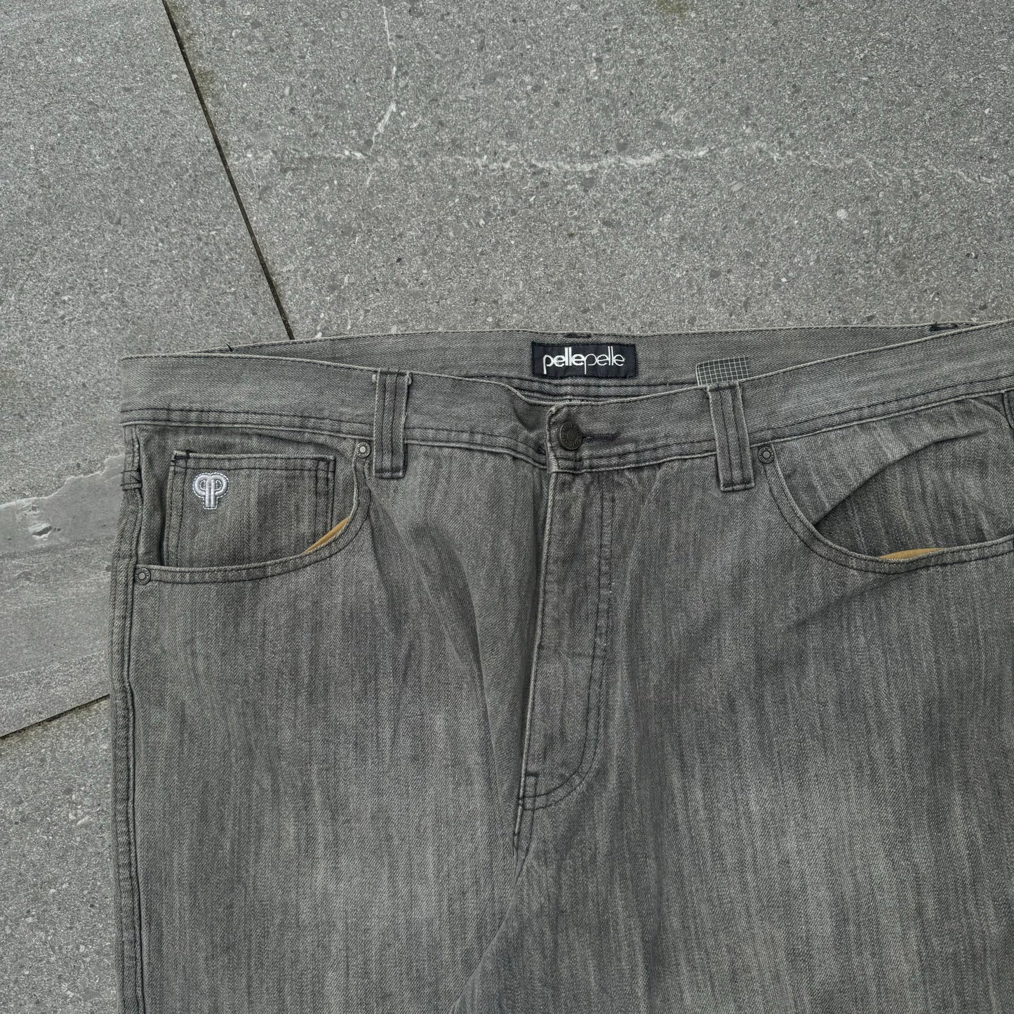 pelle grey wash bangers - 42x32”