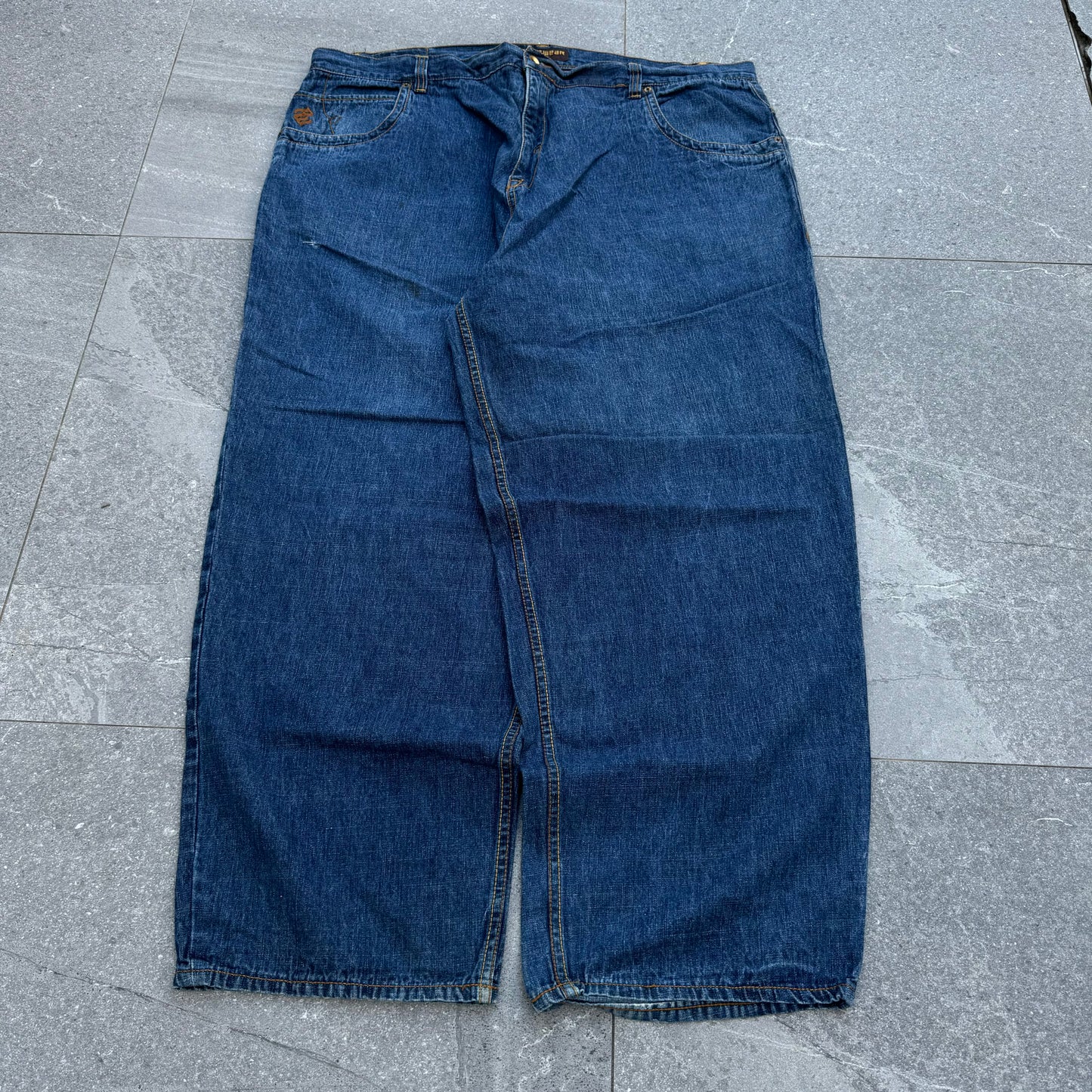huge rocawear jeans - 46x32”