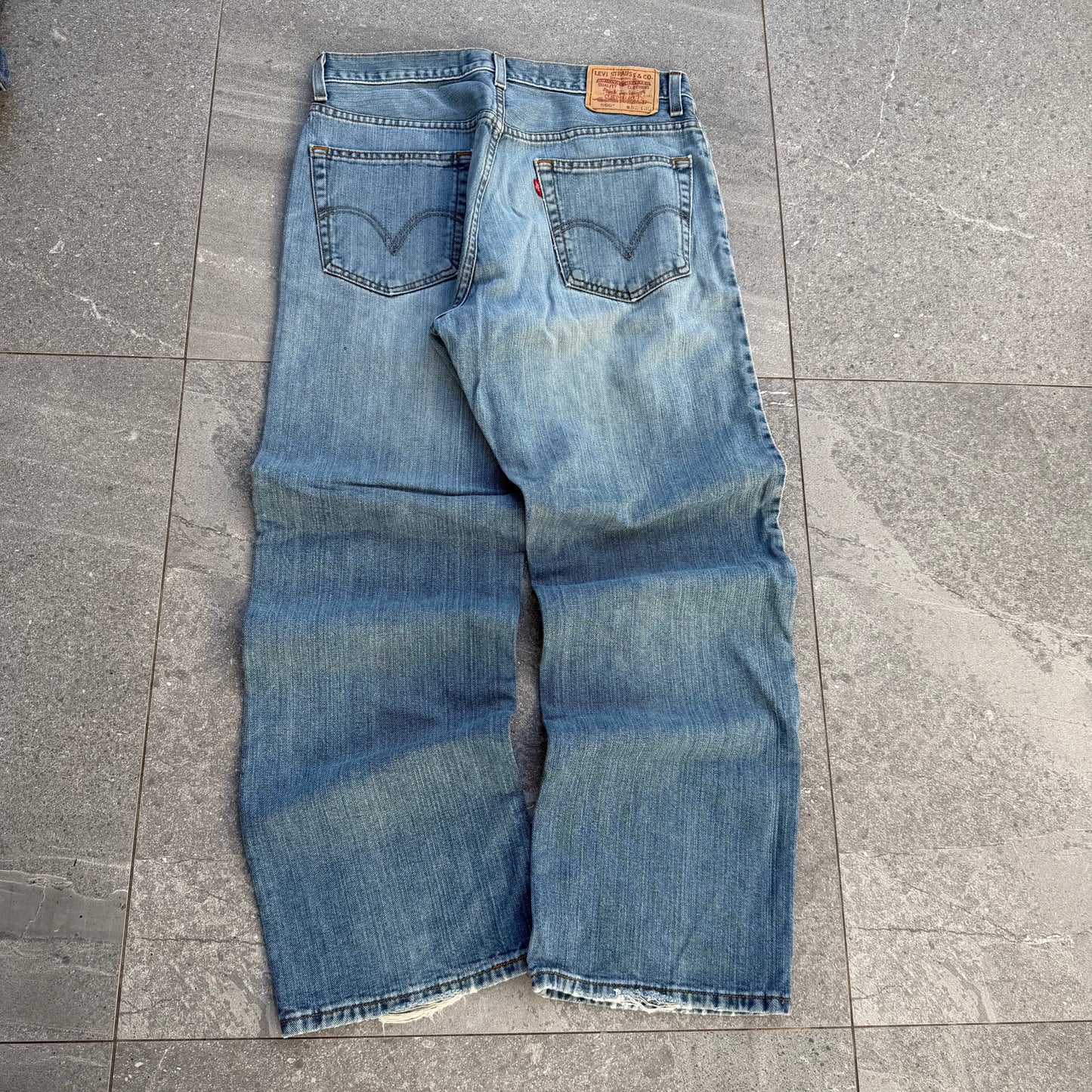 genuinely perfect fitting levi’s 559 - 32x30”