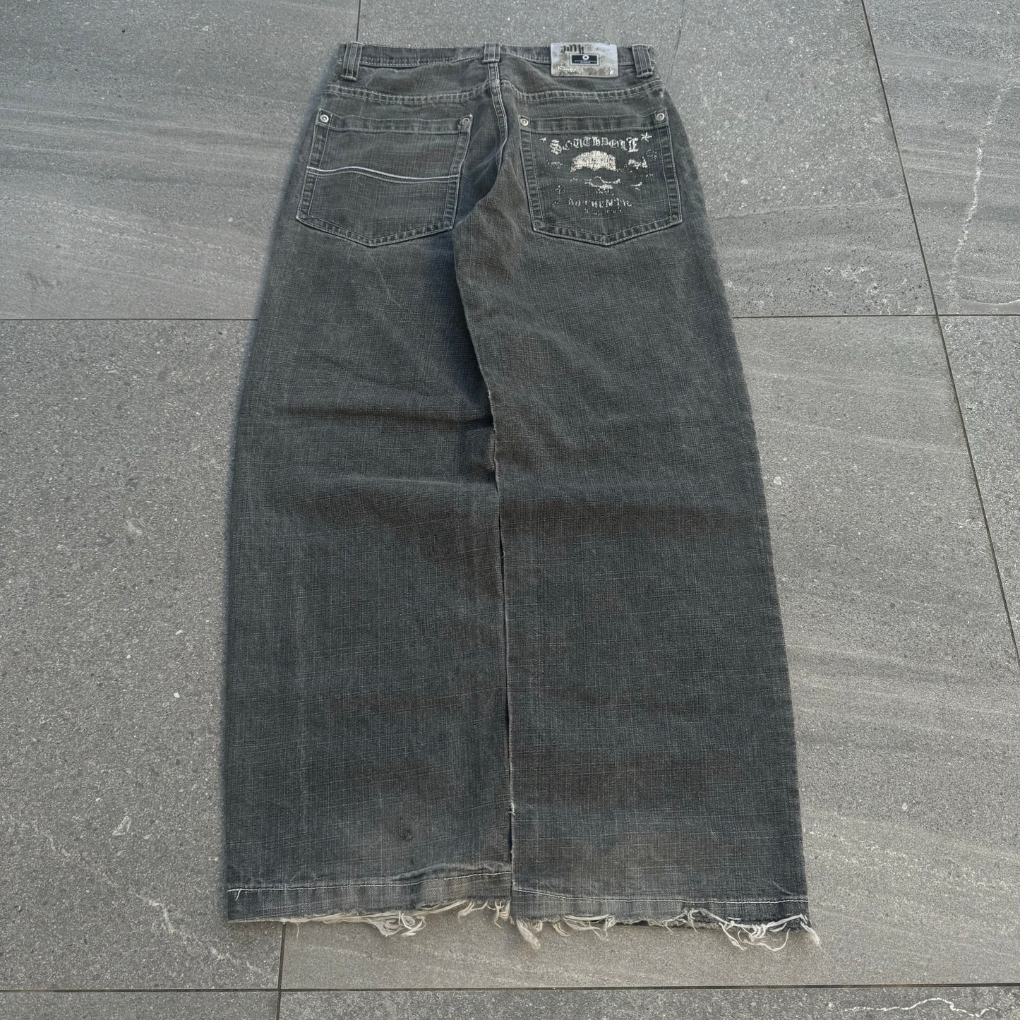 southpole skulls - 29x28”