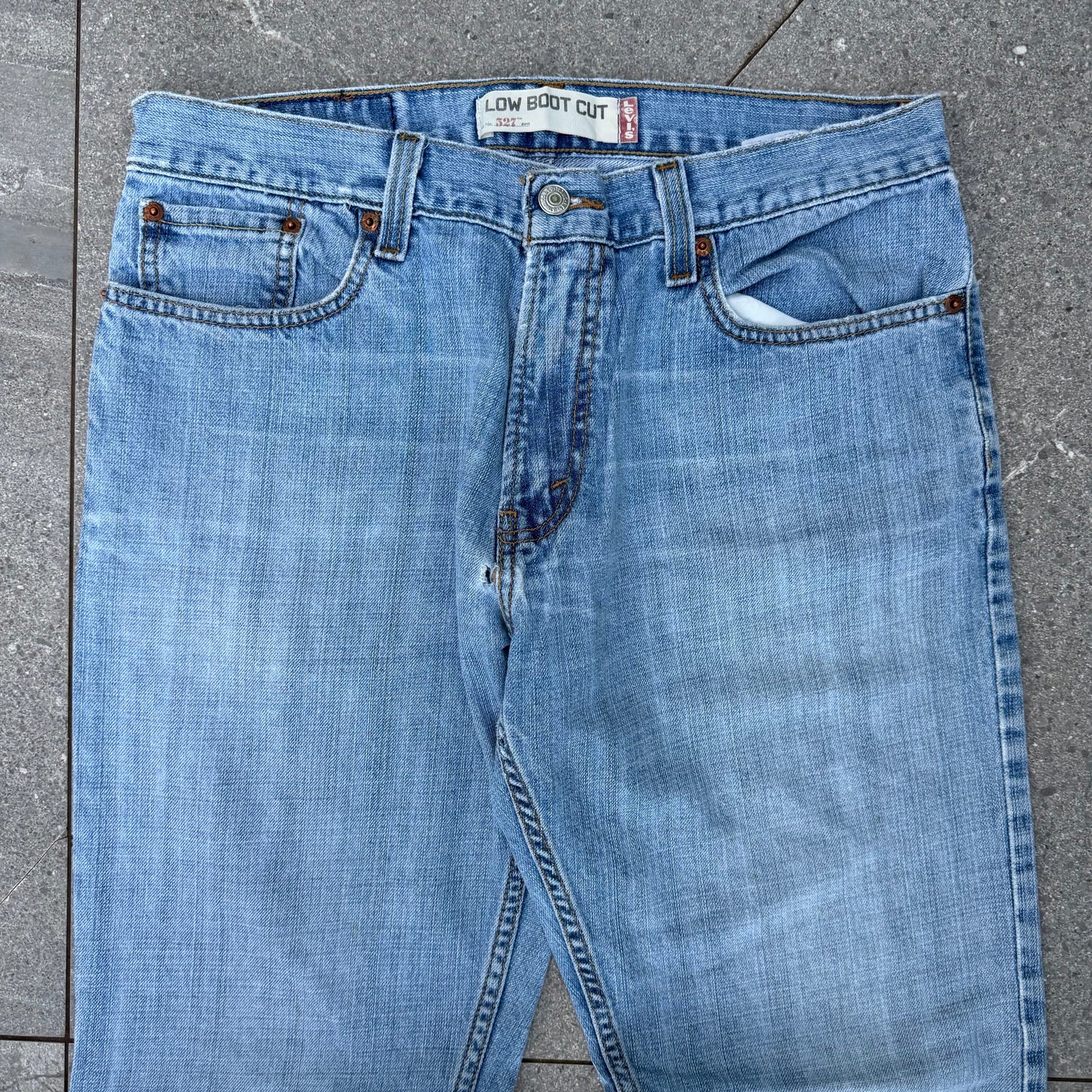 farkkk these r nice. levi 527 low bootcuts - 32x31”