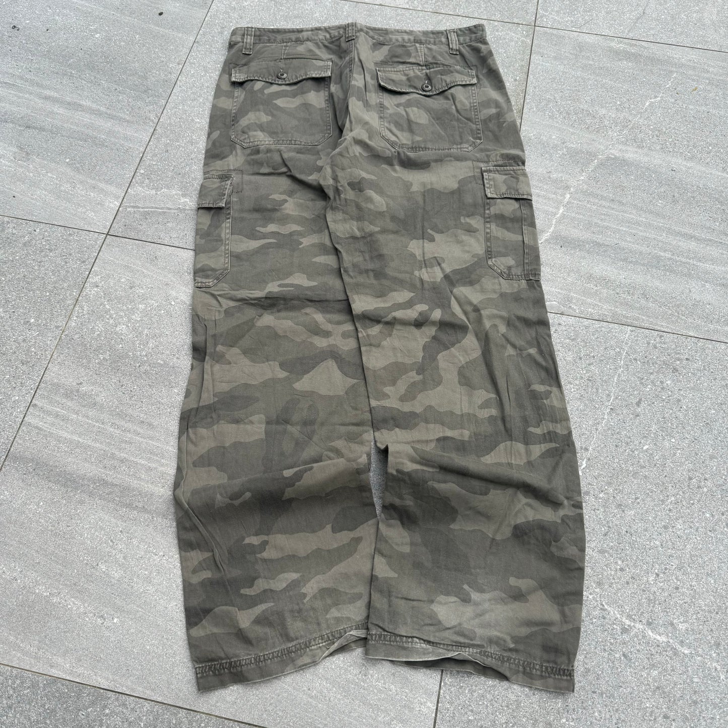 camo pants - 36x32”