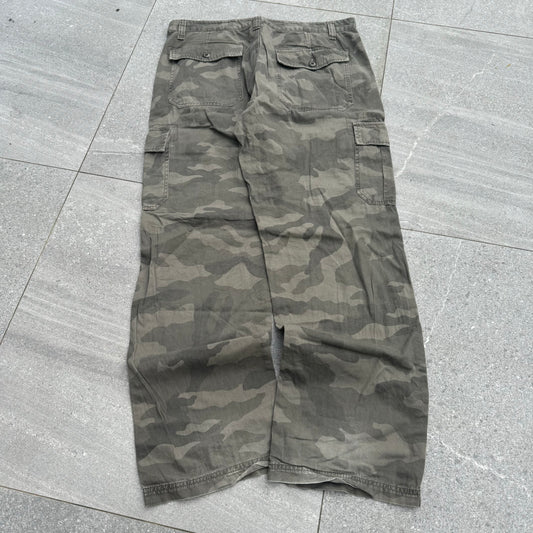 camo pants - 36x32”