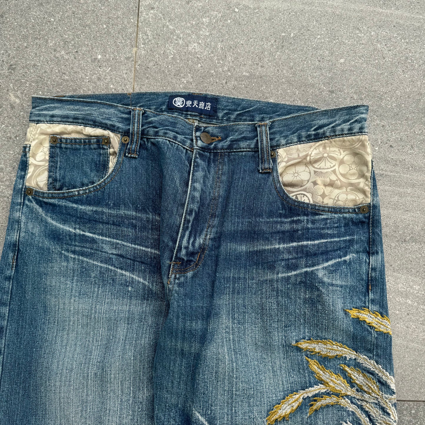 phoenix 🐦‍🔥 jeans - 34x29”