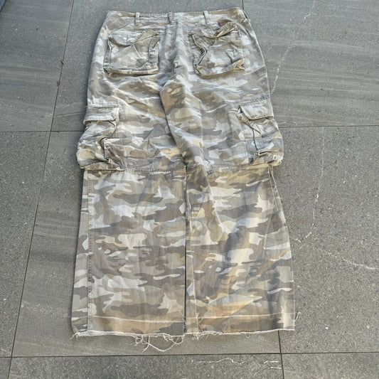 sand camo fox jeans - 36x30”