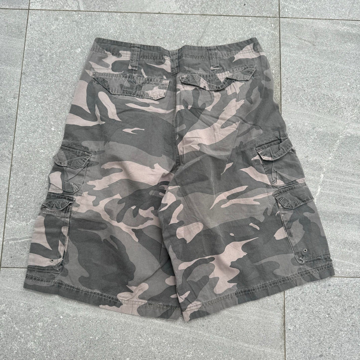 yew camo shorts - 31x10”