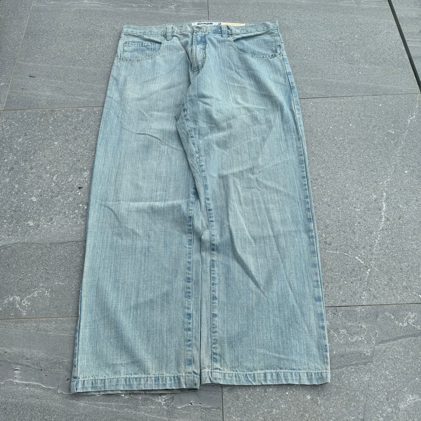 beautiful lightwash southpoles - 38x32”