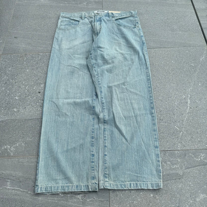 beautiful lightwash southpoles - 38x32”