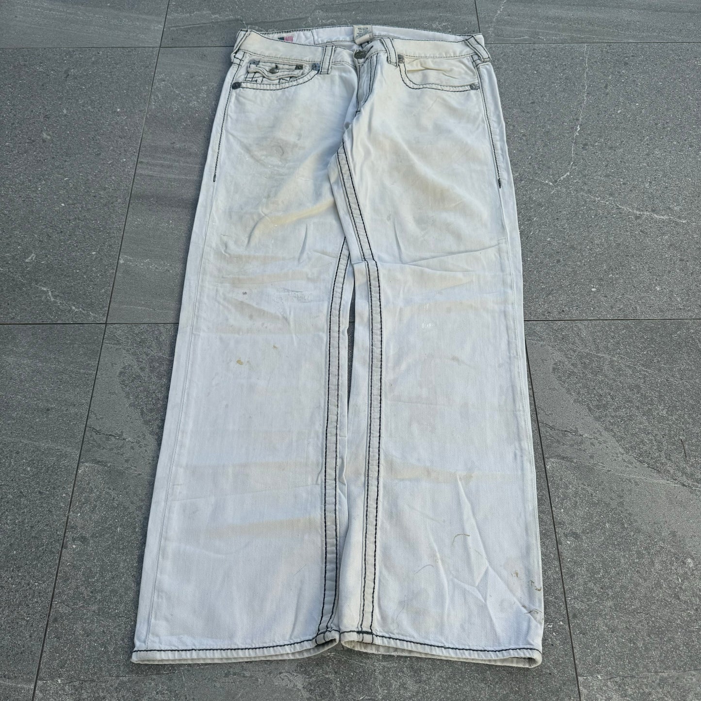white trueyz - 36x31”