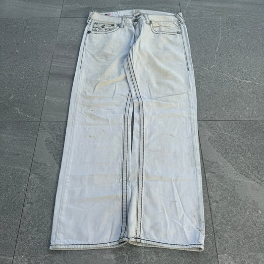 white trueyz - 36x31”