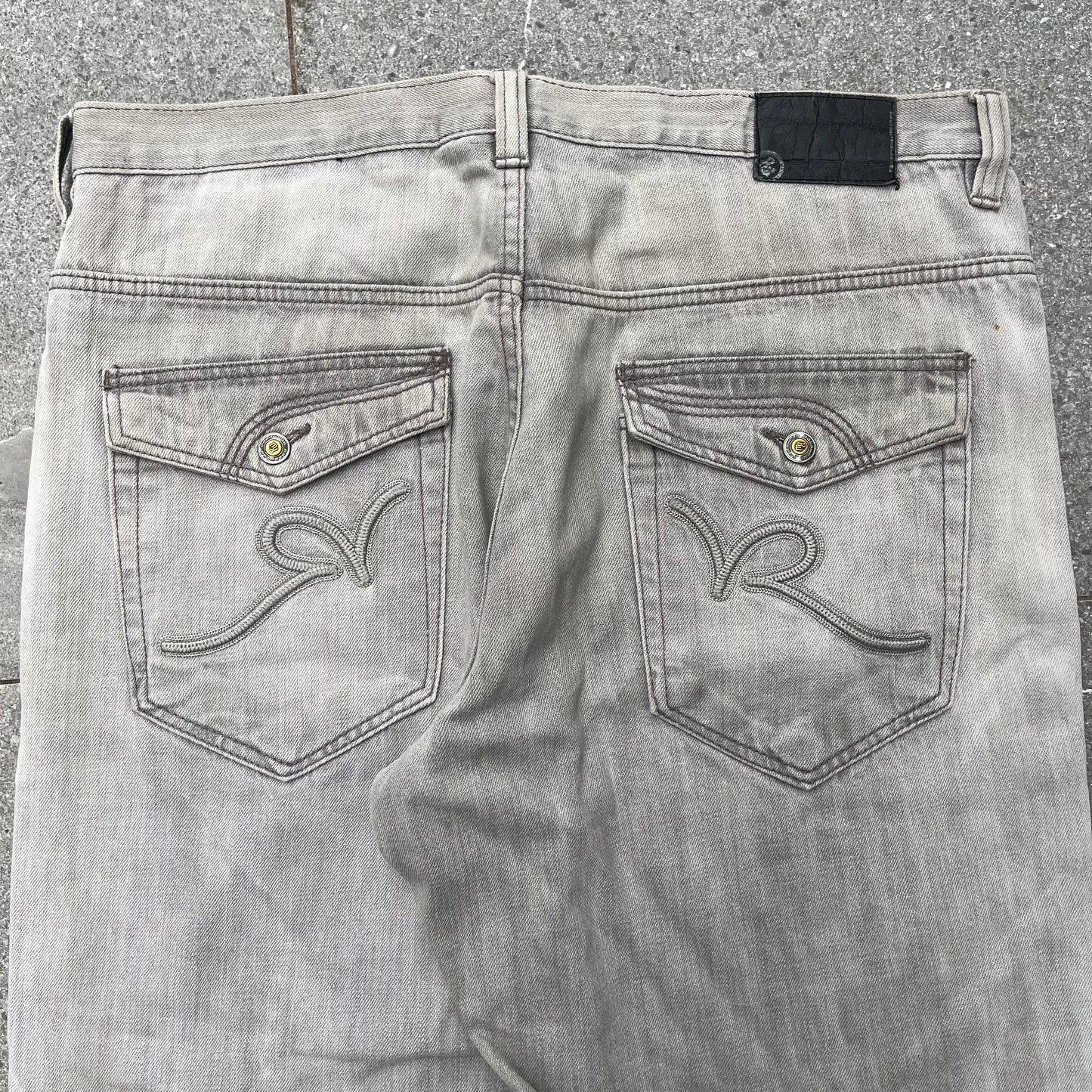 insane wash omgeeee concrete rocawear - 36x28”