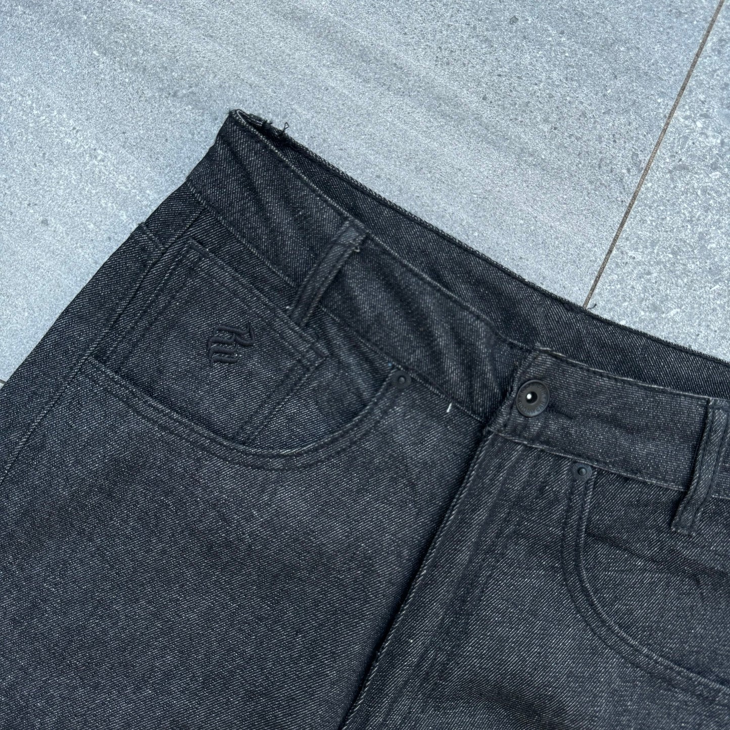 raw denim rocawear jorts - 31x13”