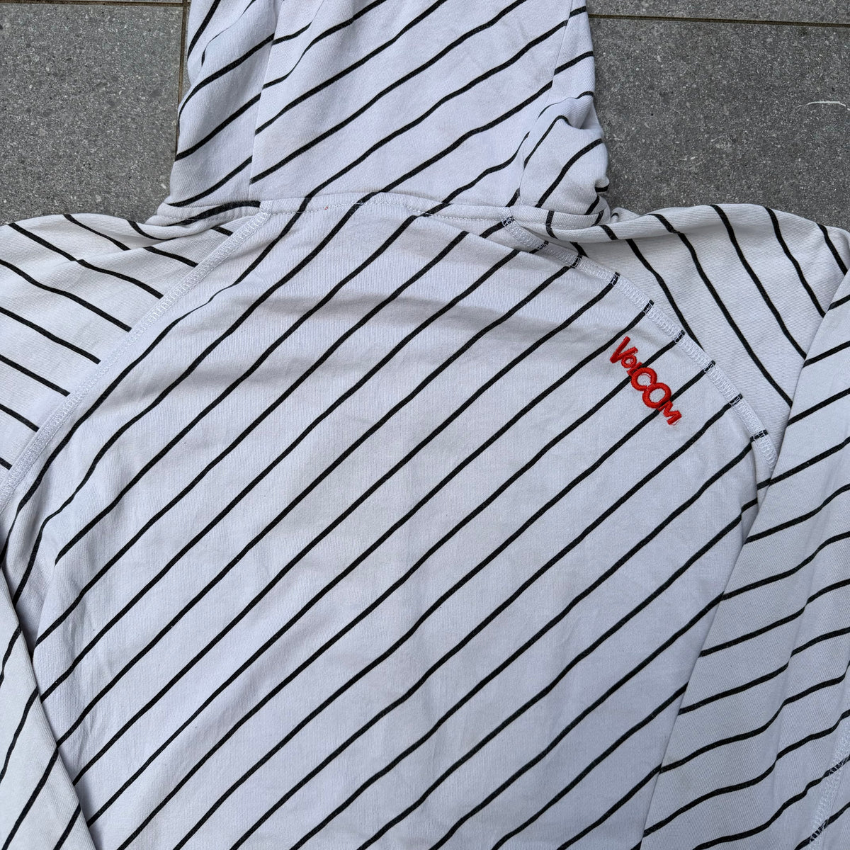 damn this is tough. volcom striped zipup - S