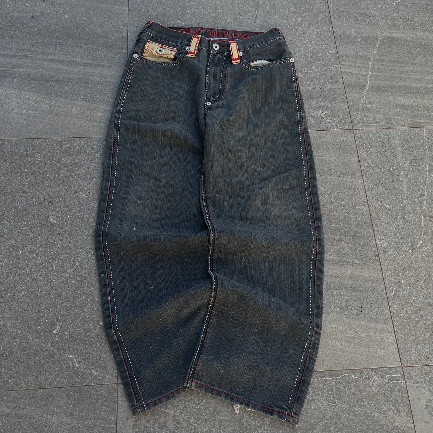 the nuttiest embroidered jeans. magnificent 😭 - 32x30”
