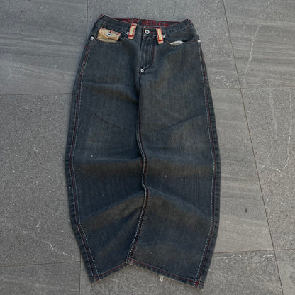 the nuttiest embroidered jeans. magnificent 😭 - 32x30”