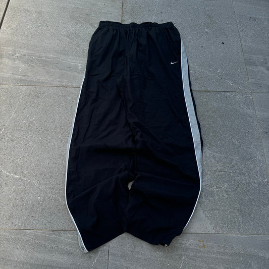 ignore the shit pics but this is the best pair of trackies out of the whole drop - XL (32-36”)