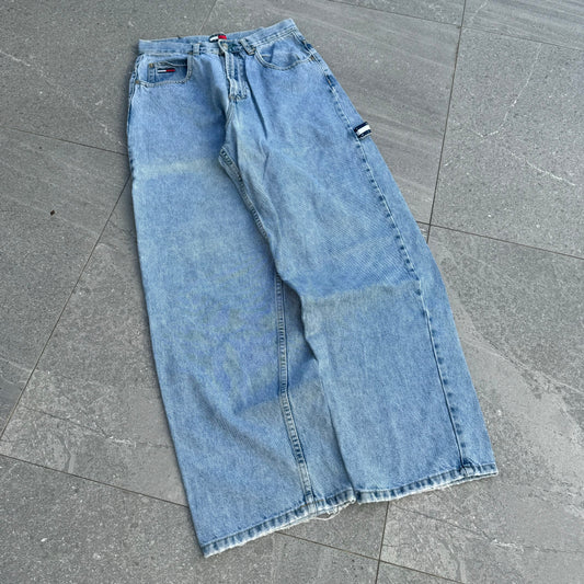 tommy classics - 30x30”