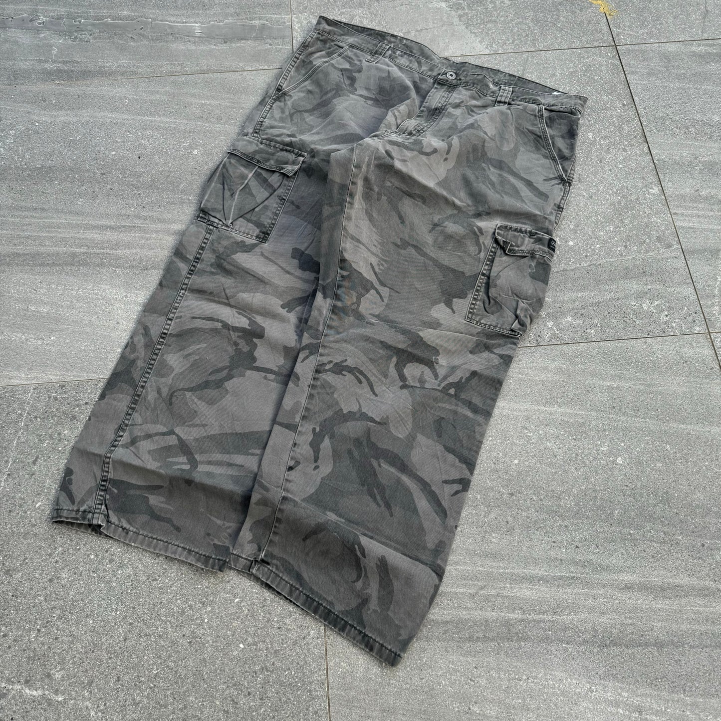 fat camo pants - 40x30”