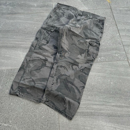 fat camo pants - 40x30”