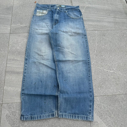 southpole plaid pockets 🥹🥹🥹 36x31”