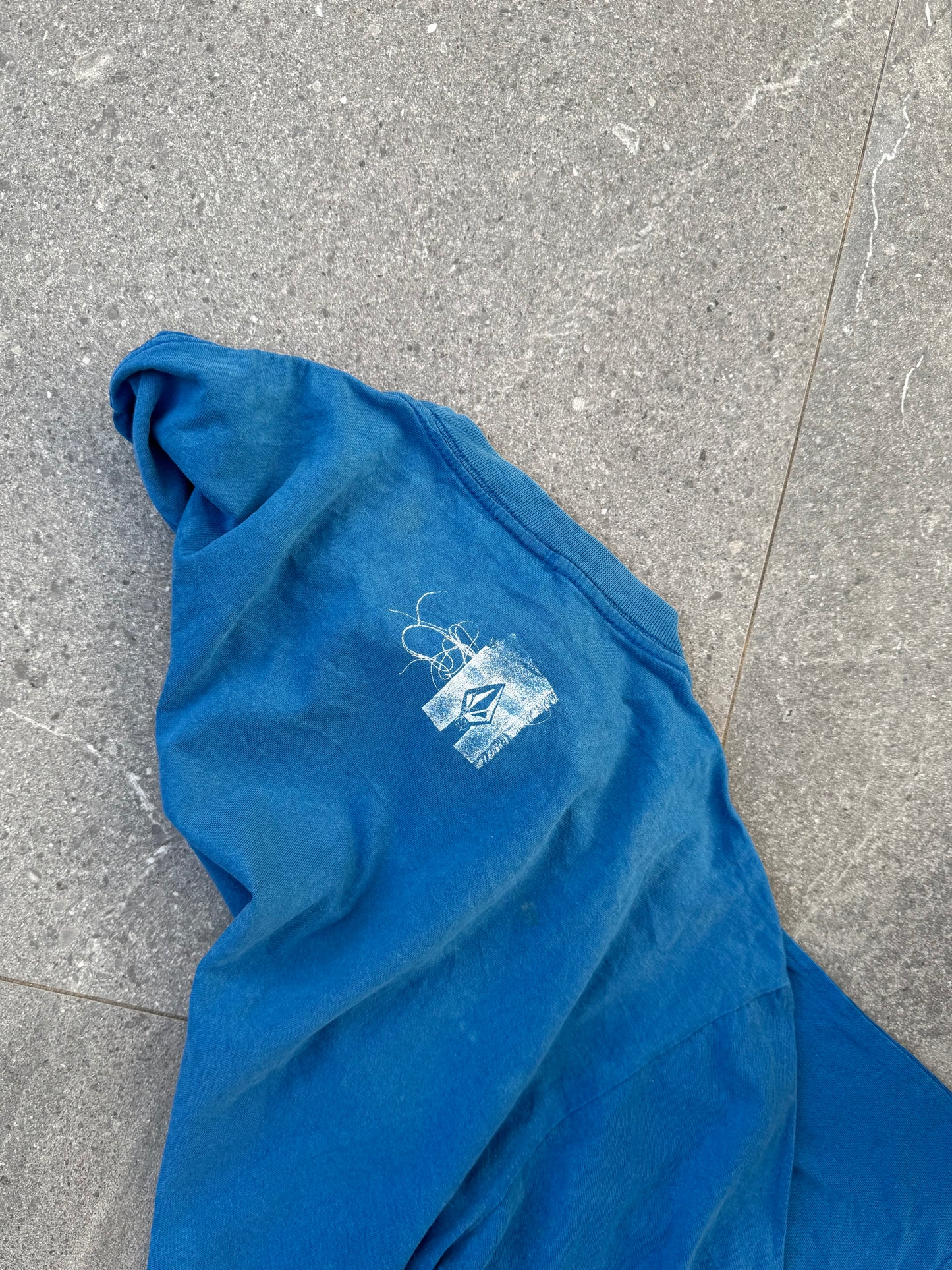 OG volcom tee - L