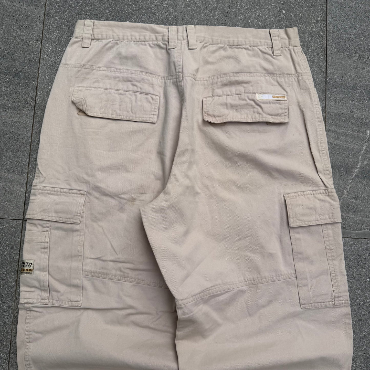 rare tan southpoles 🧼 - 38x30”