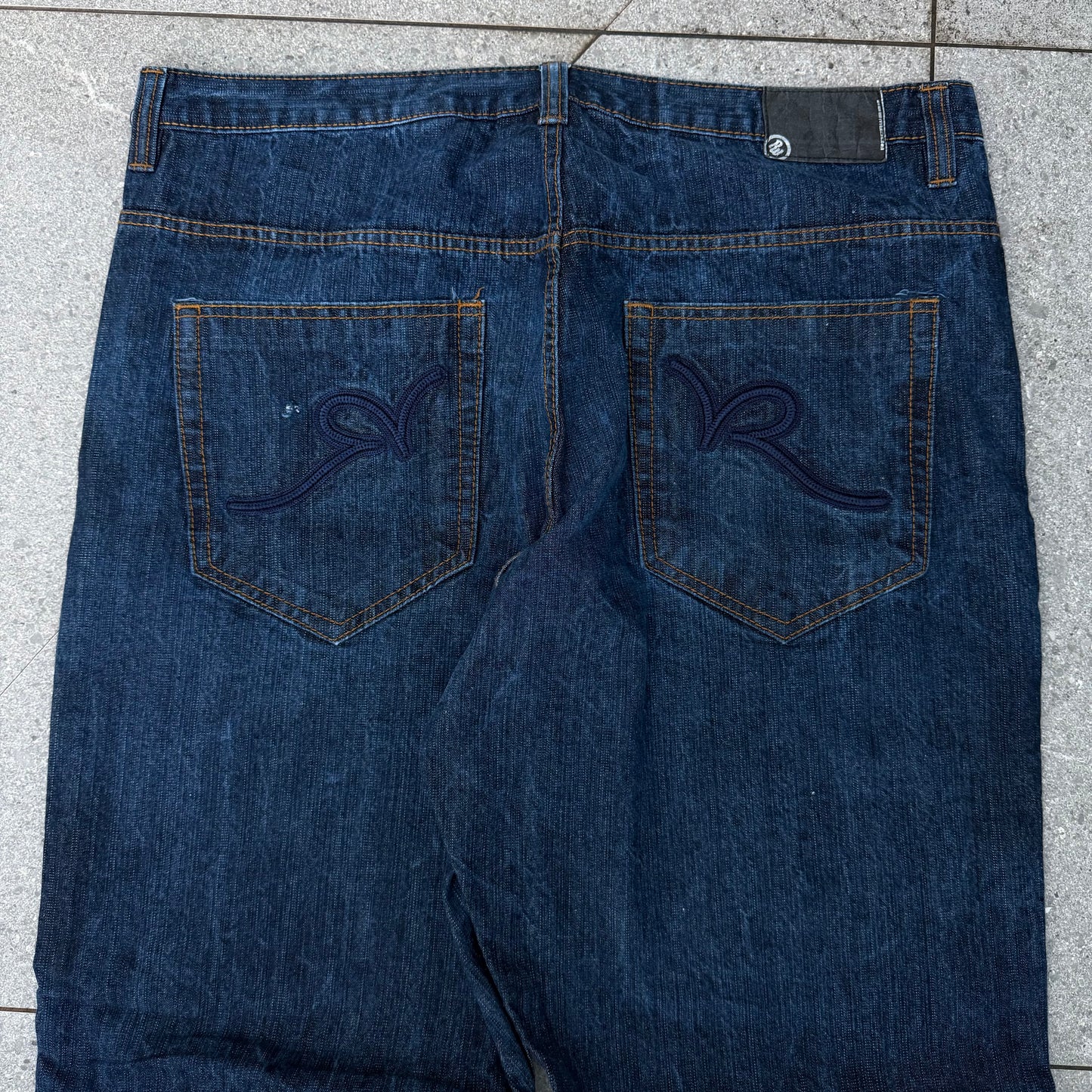 tidy lil rocawear pair - 38x34”