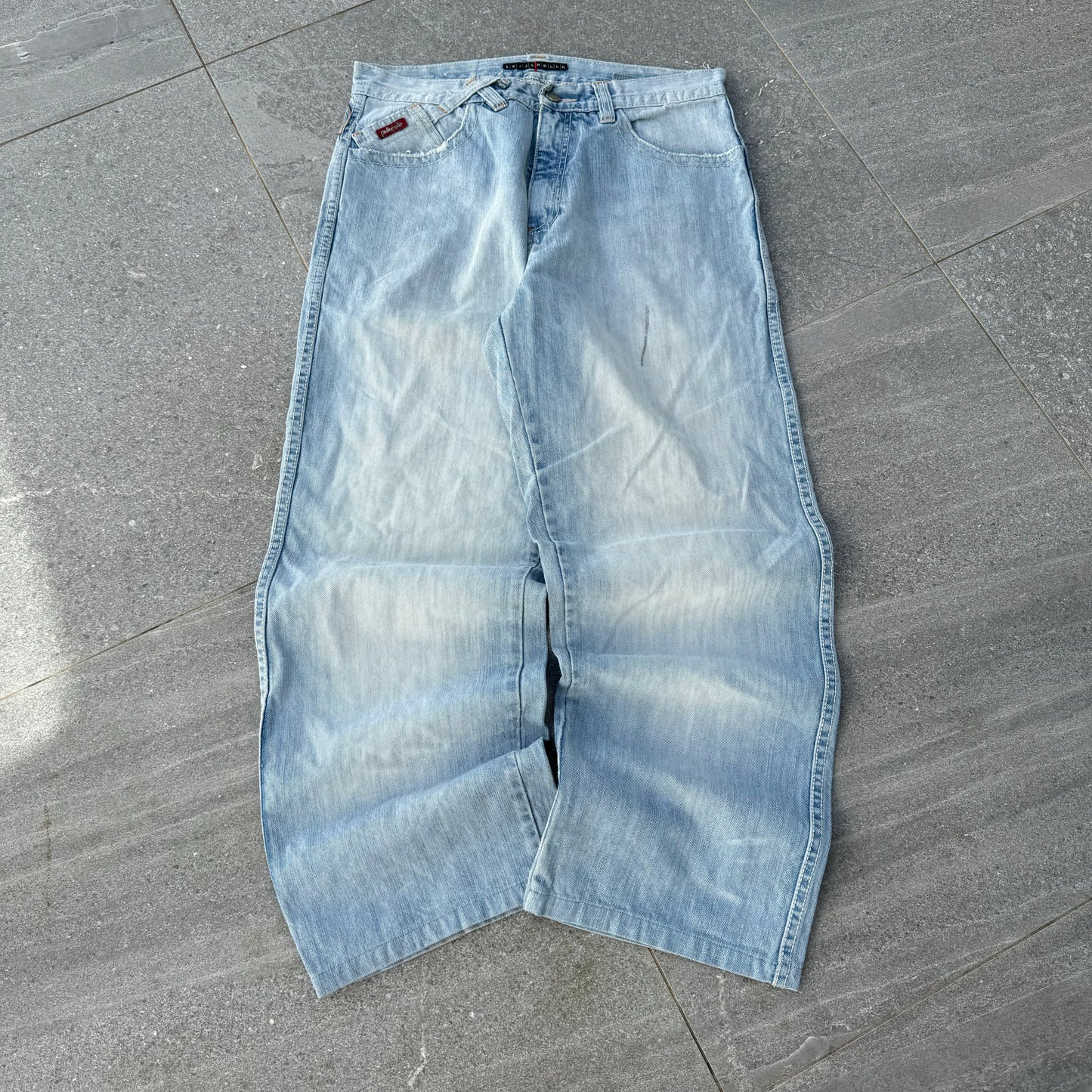 pelle pelle spellouts - 33x30”