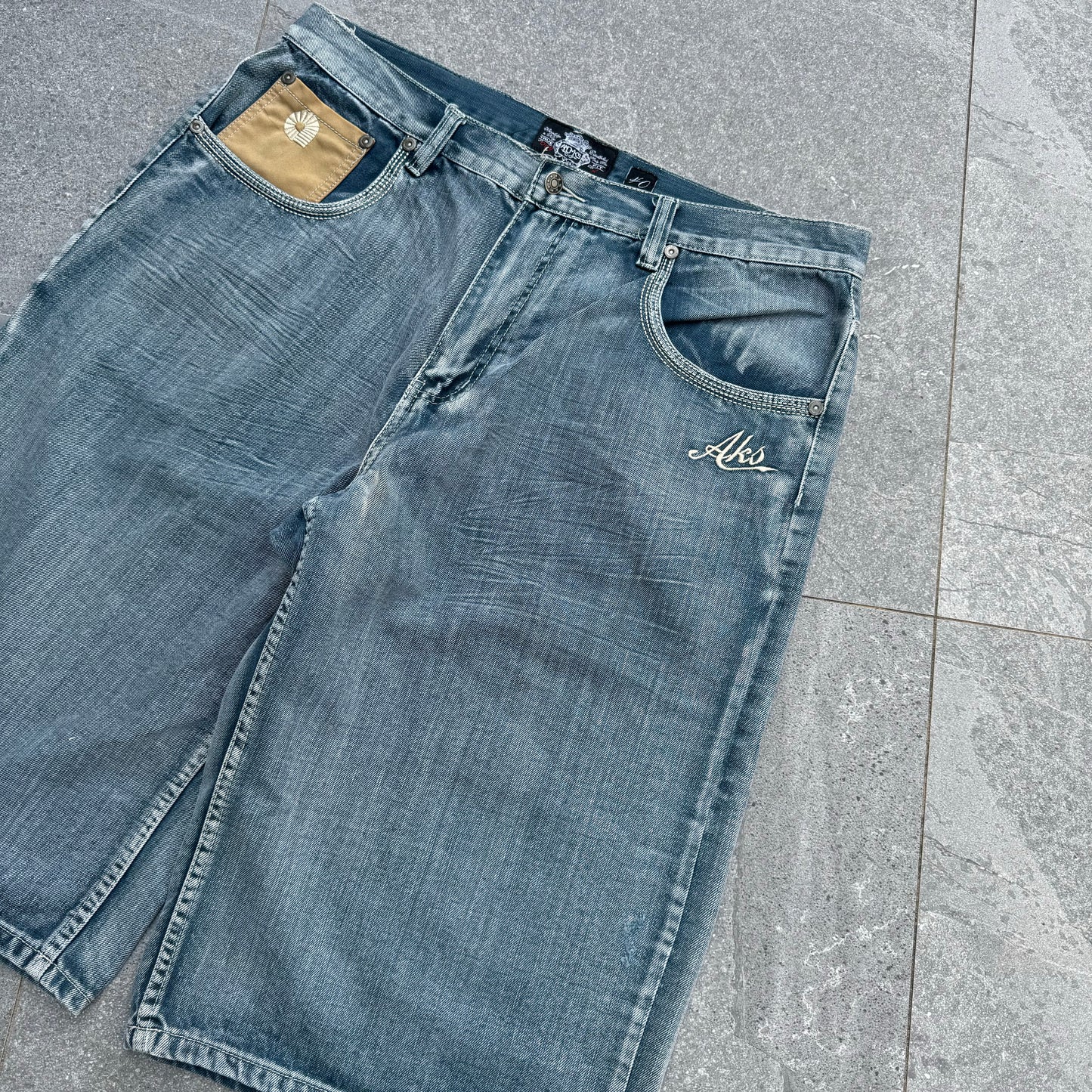akademiks jorts - 40”