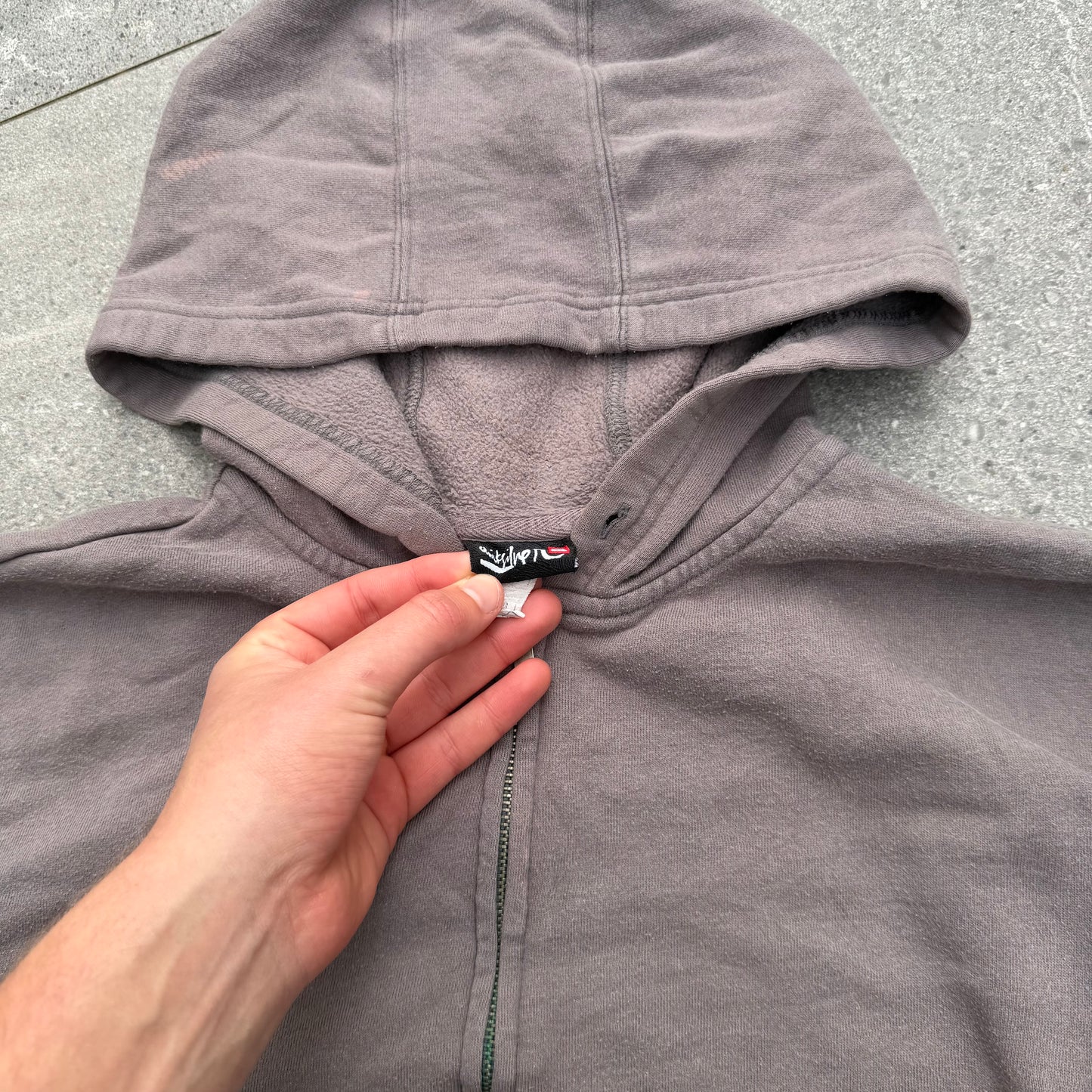 prolly the nicest most tasteful quiksilver hoodie - M