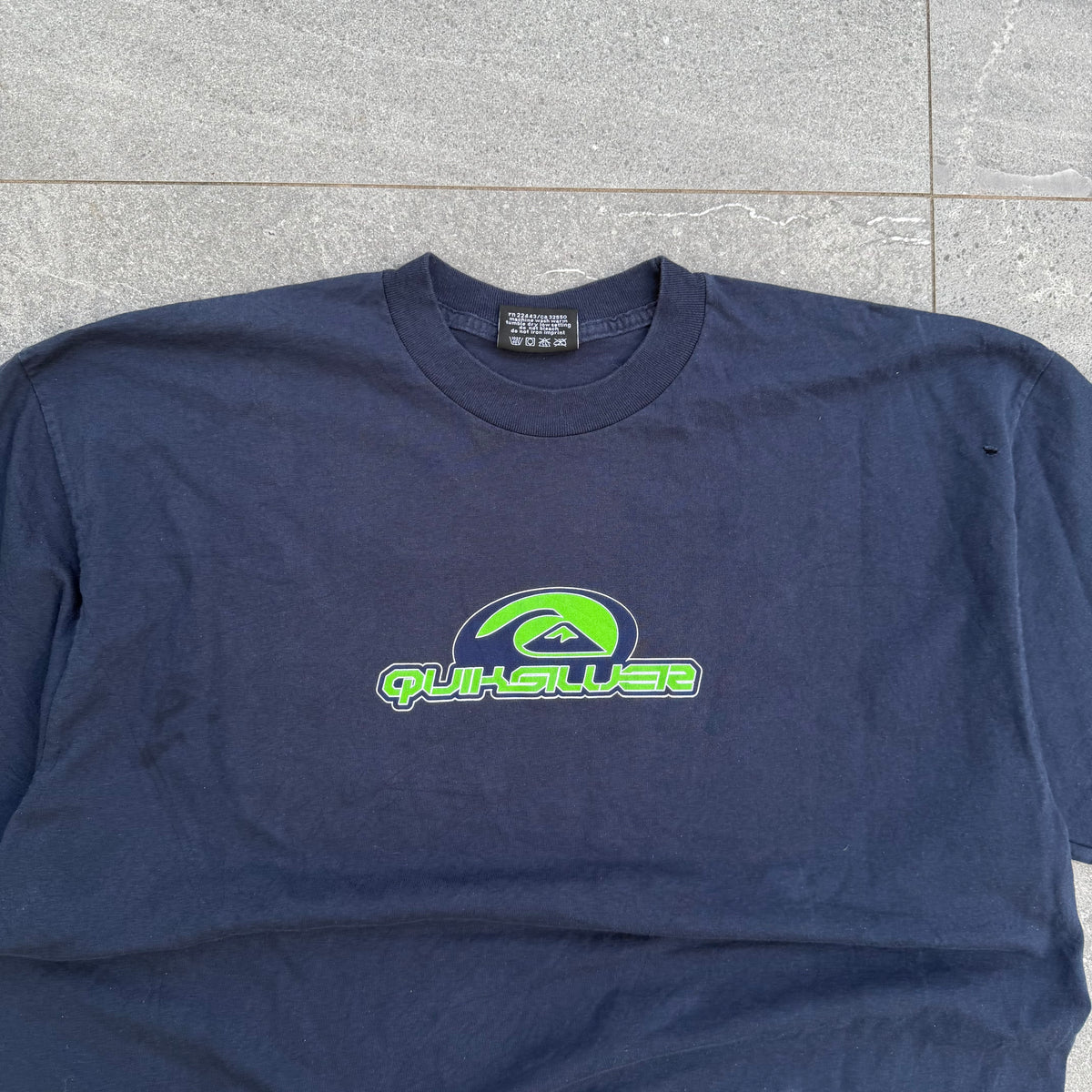 TS SO TUFFFFF - quiksilver size XL