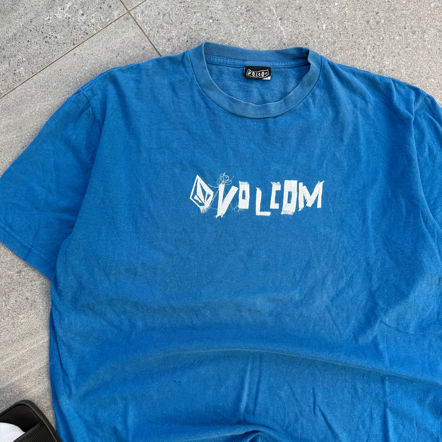 OG volcom tee - L