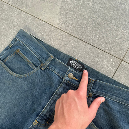 clean lee pipes - 36x29”