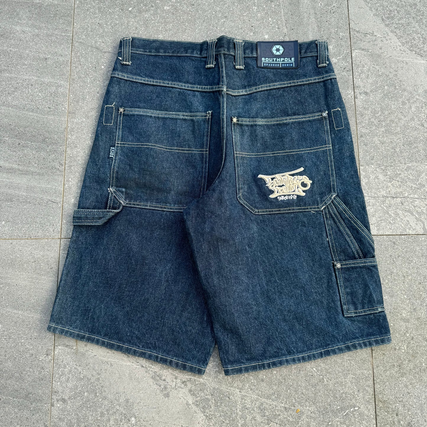 immaculate southpole graffiti carpenter jorts - 36”