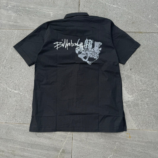 billabong script shirt - M