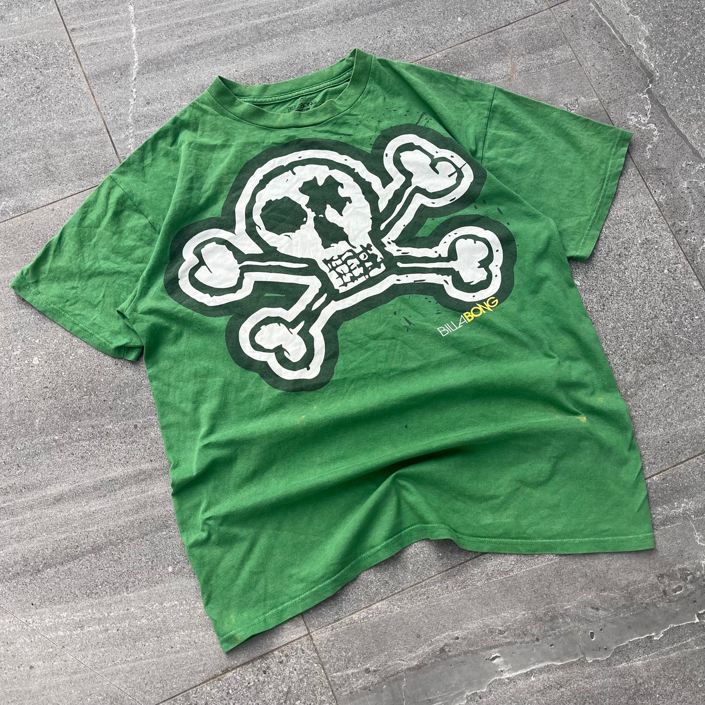 my personal 😭.  billabong skull tee - M
