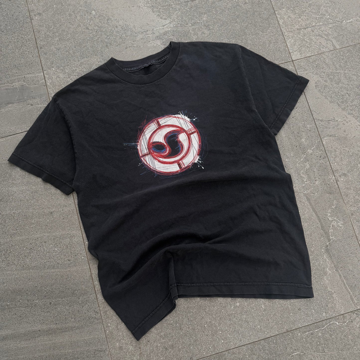 perfect DVS skateboarding tee. - M