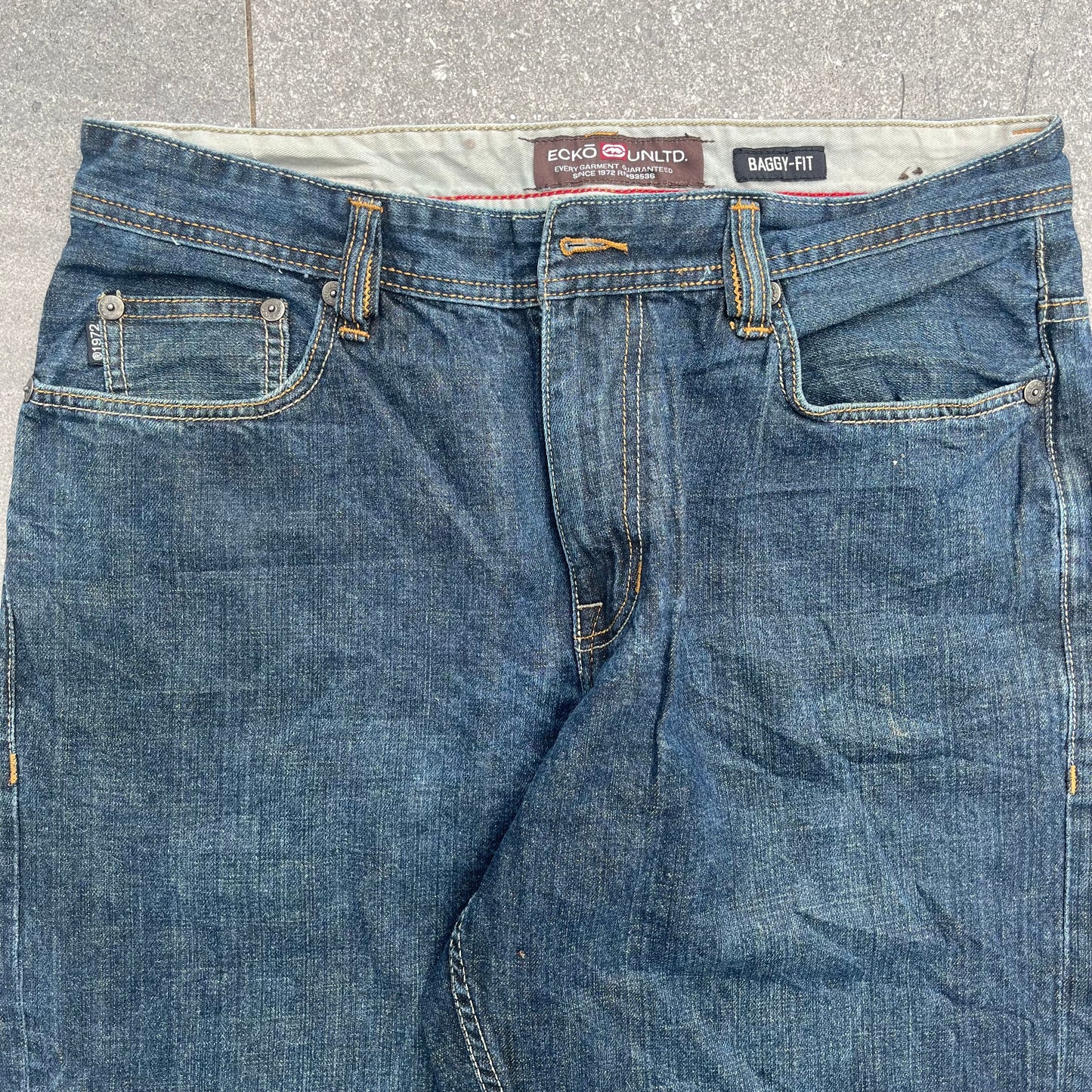 dark wash eckos - 32x30”