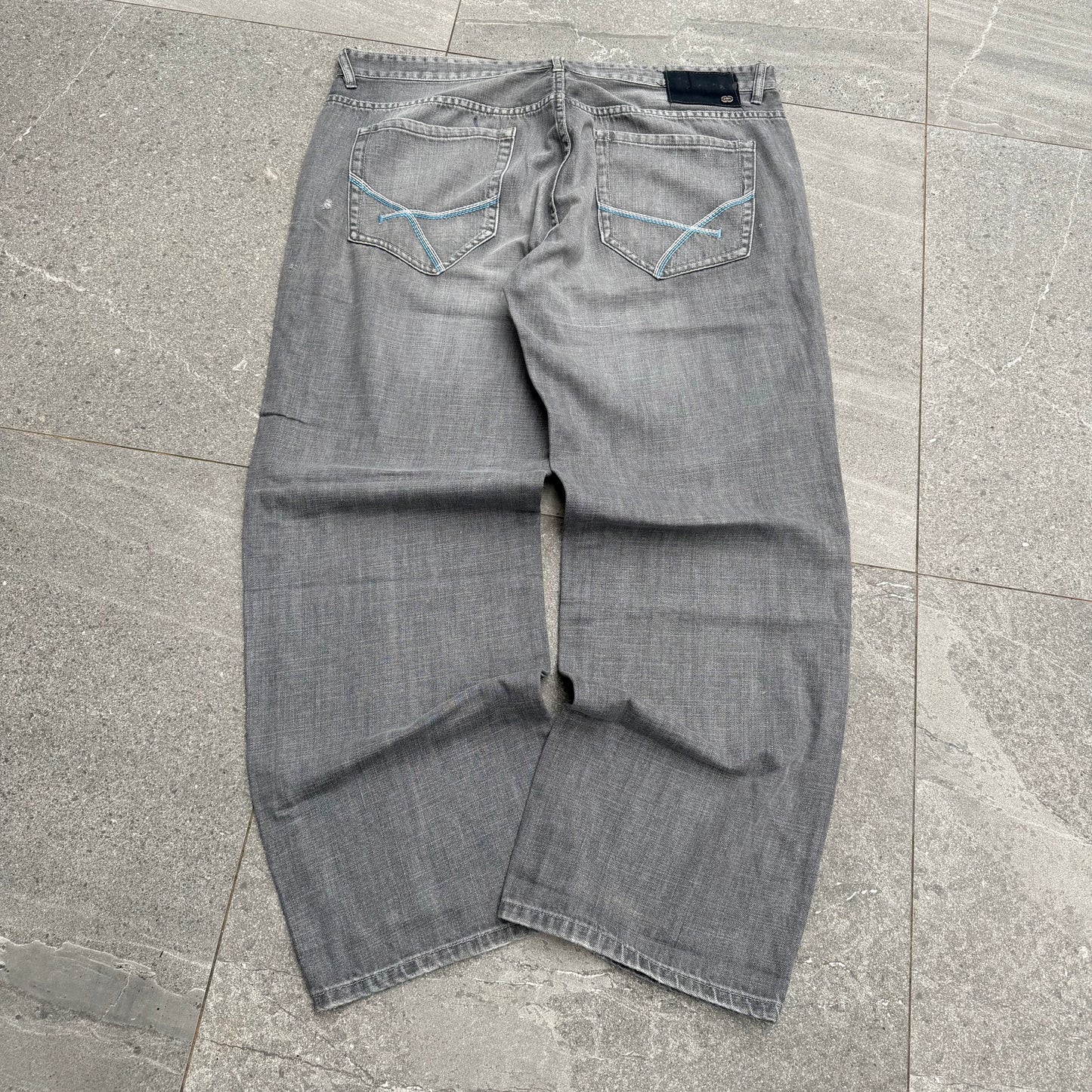 ecko concrete fades - 42x32”