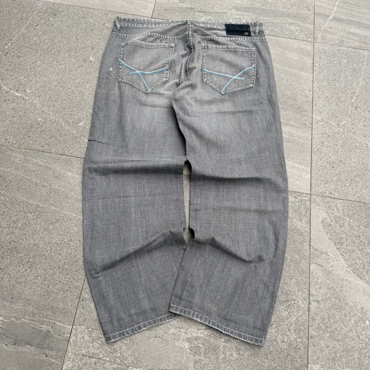 ecko concrete fades - 42x32”