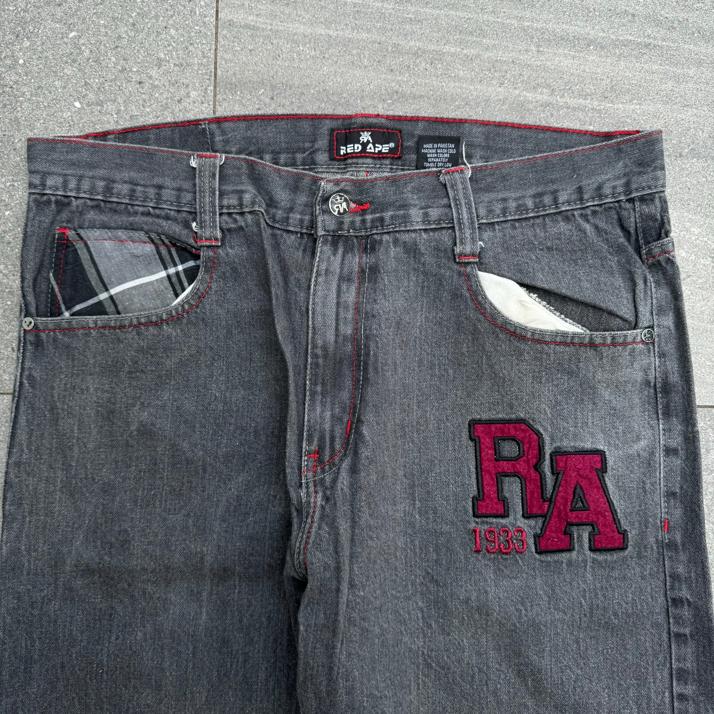red ape plaid pockets - 36x32”