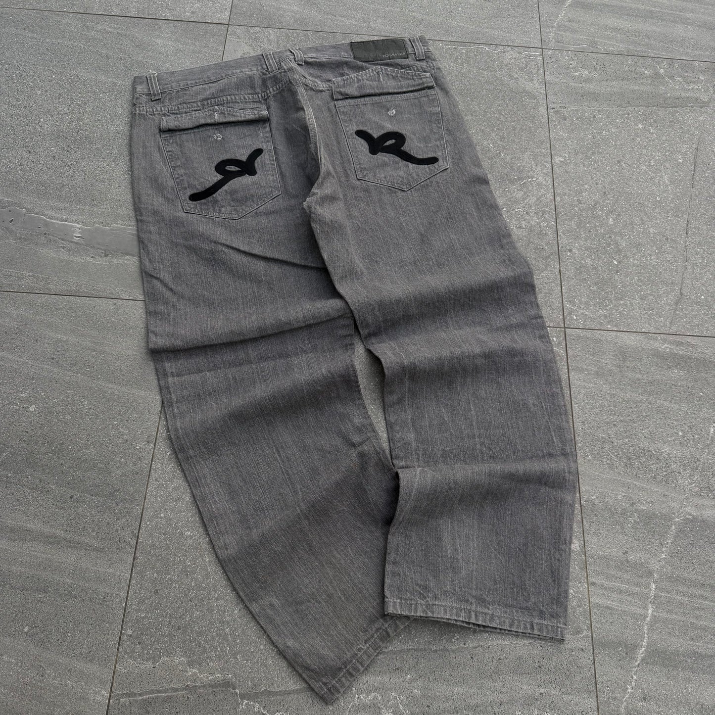 classic rocawear - 40x32”